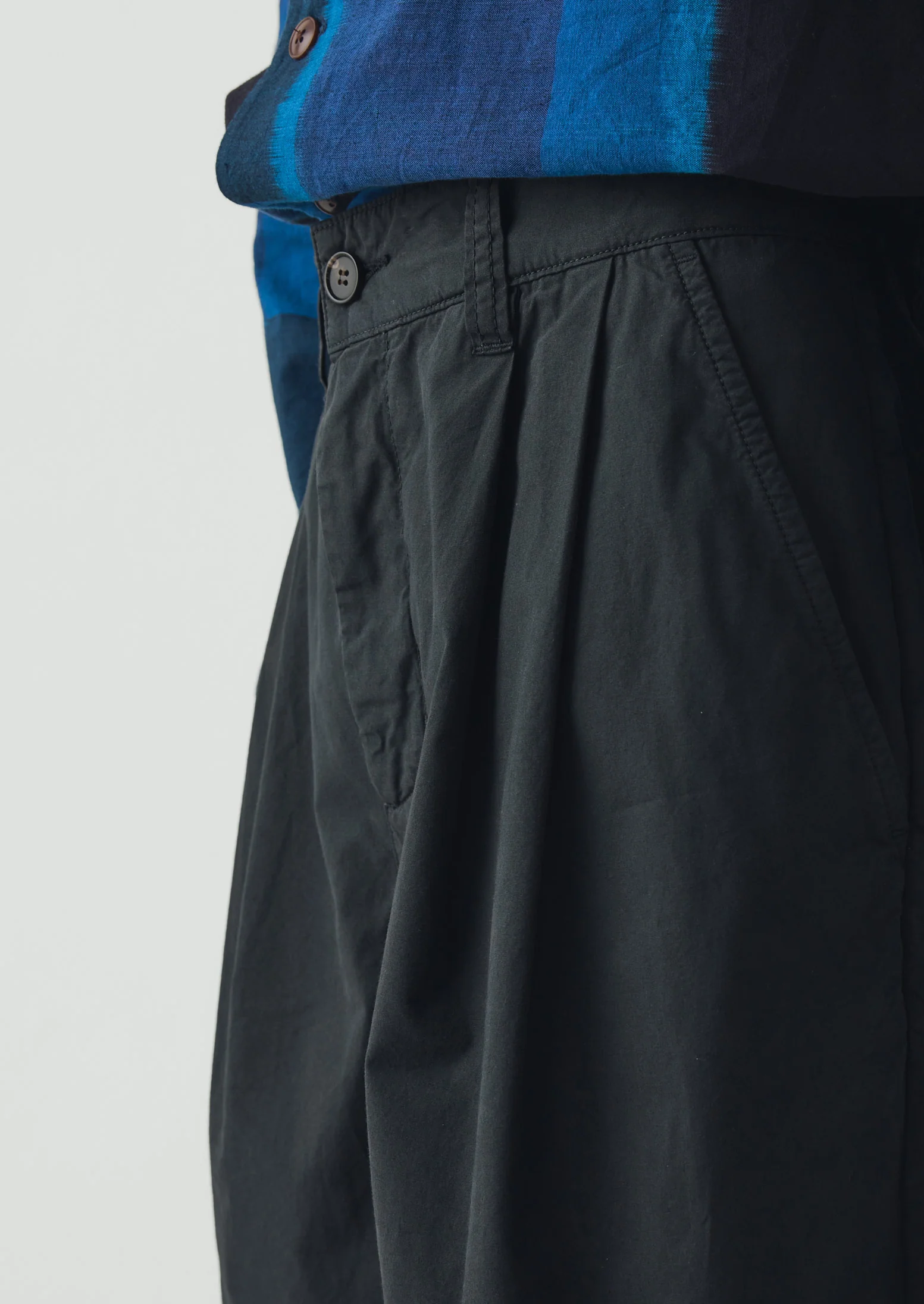 Double Pleat Cotton Poplin Shorts | Washed Black - Image 3