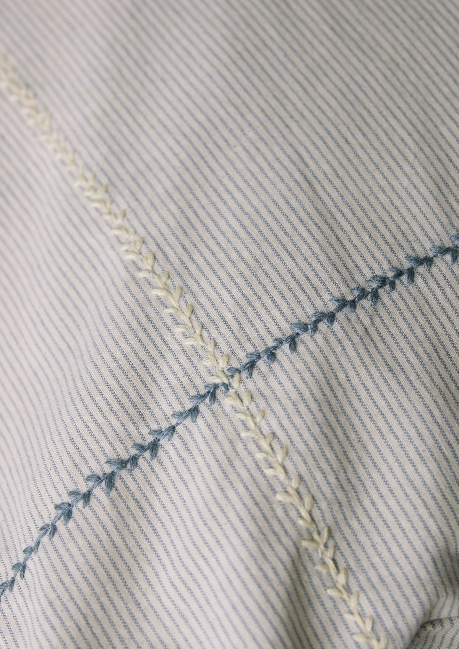 Fine Stripe Cotton Housewife Pillowcase | Ecru/Smoke Blue - Image 4