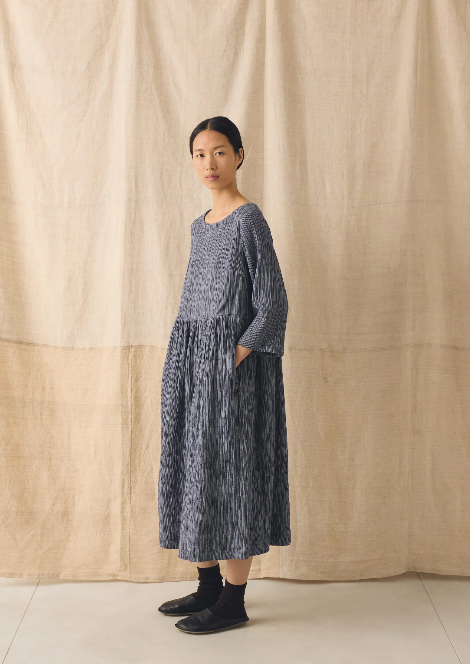 Freya Crinkle Cotton Dress | Dark Blue/White - Image 4