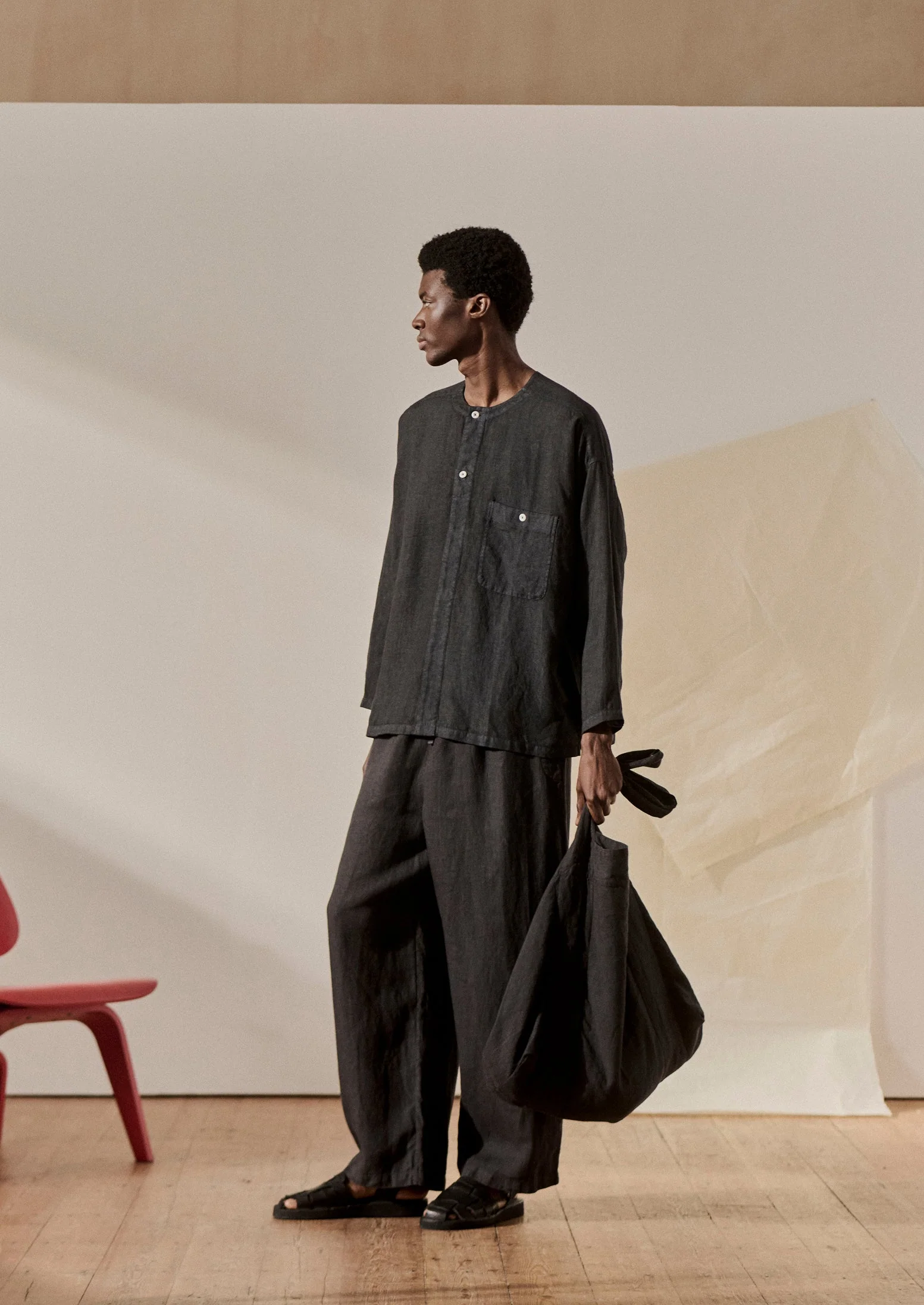 Garment Dyed Linen Drawstring Trousers | Black Pepper - Image 2
