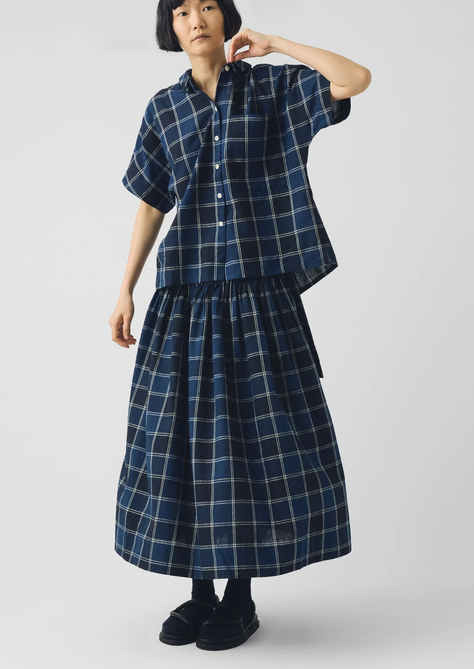 Market Check Pleated Cotton Linen Skirt | Denim Blue - Image 4
