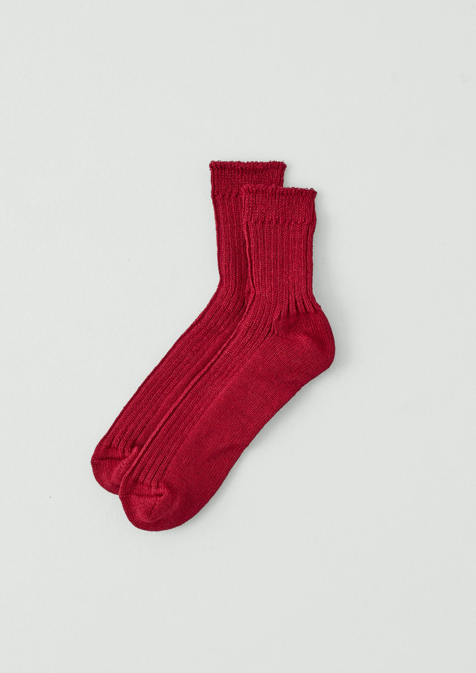 Nishiguchi Kutsushita Linen Socks | Deep Red