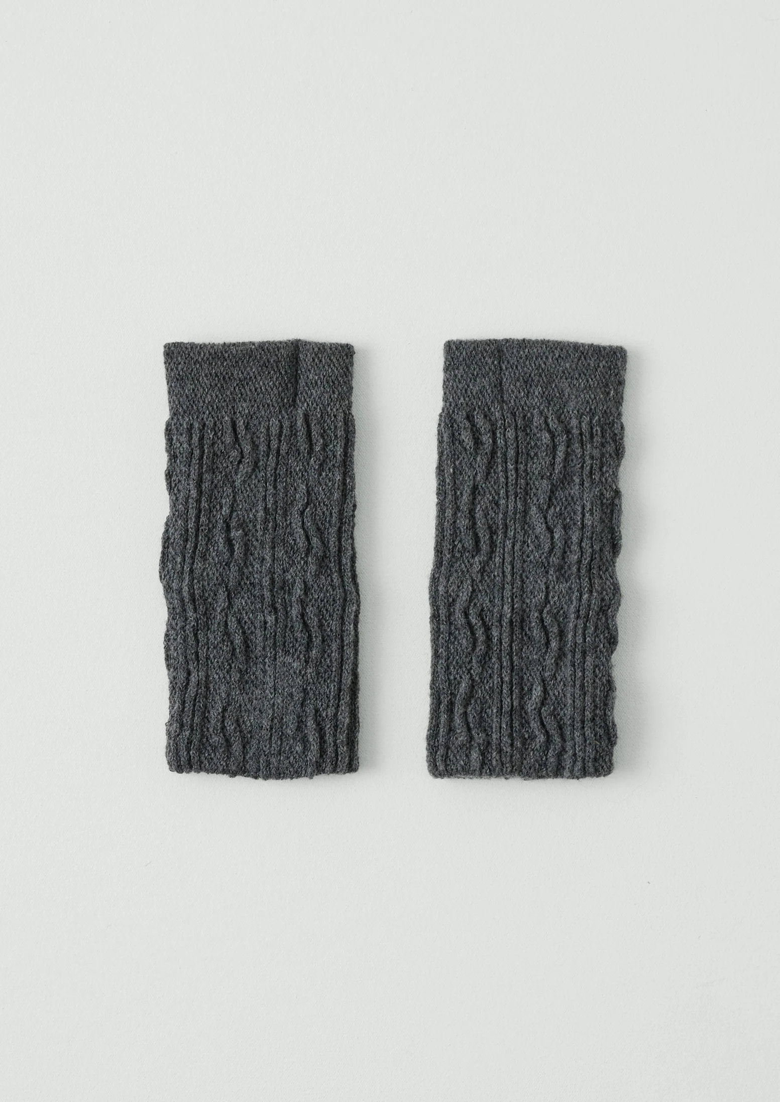 Nishiguchi Kutsushita Wool Hand Warmers | Charcoal
