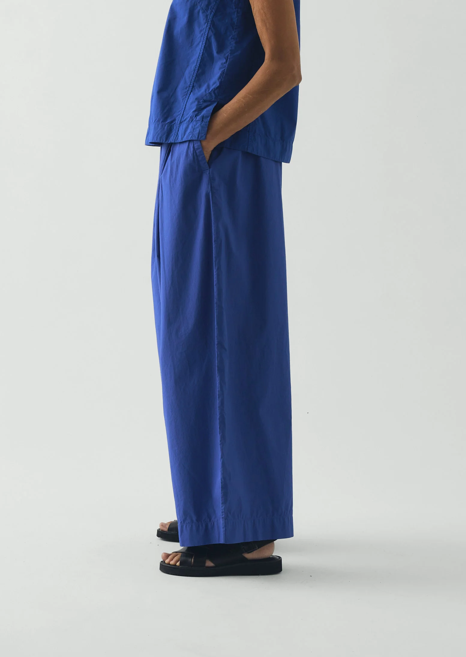 Pleated Pull On Cotton Poplin Trousers | Carmine Blue - Image 4