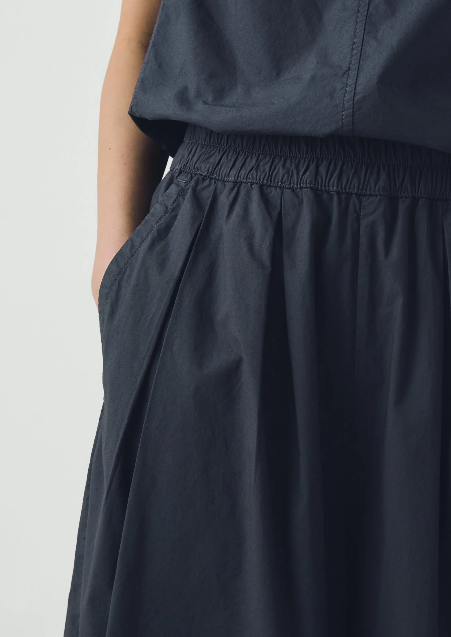 Pleated Pull On Cotton Poplin Trousers | Slate - Image 3