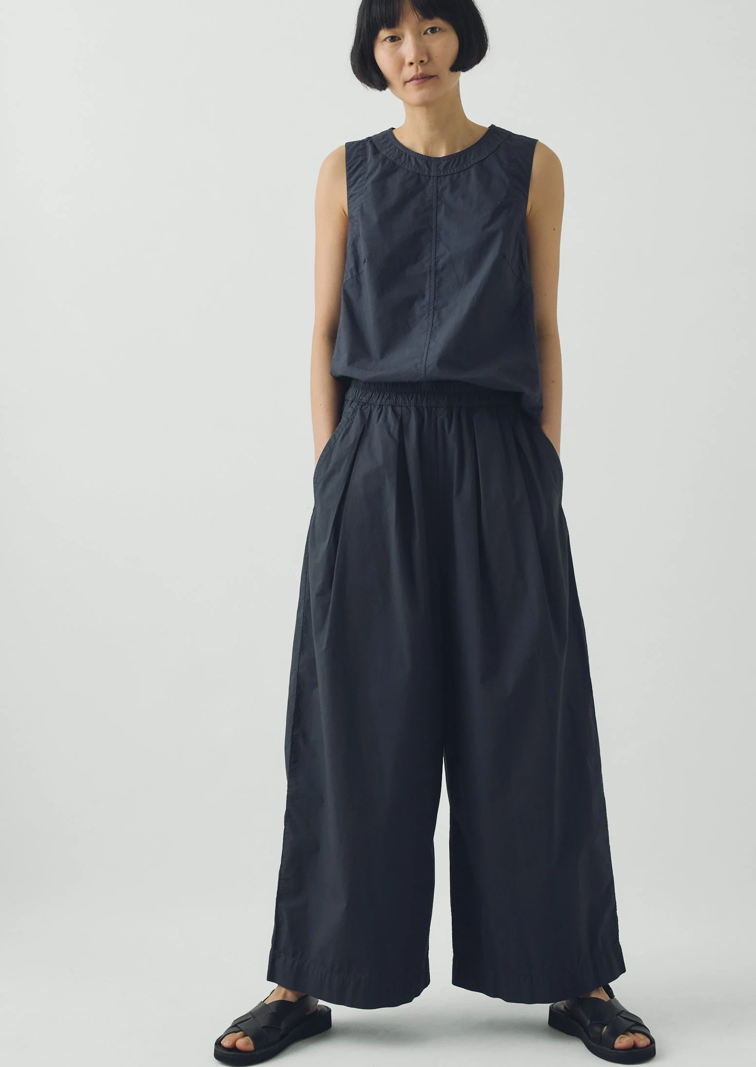 Pleated Pull On Cotton Poplin Trousers | Slate - Image 4