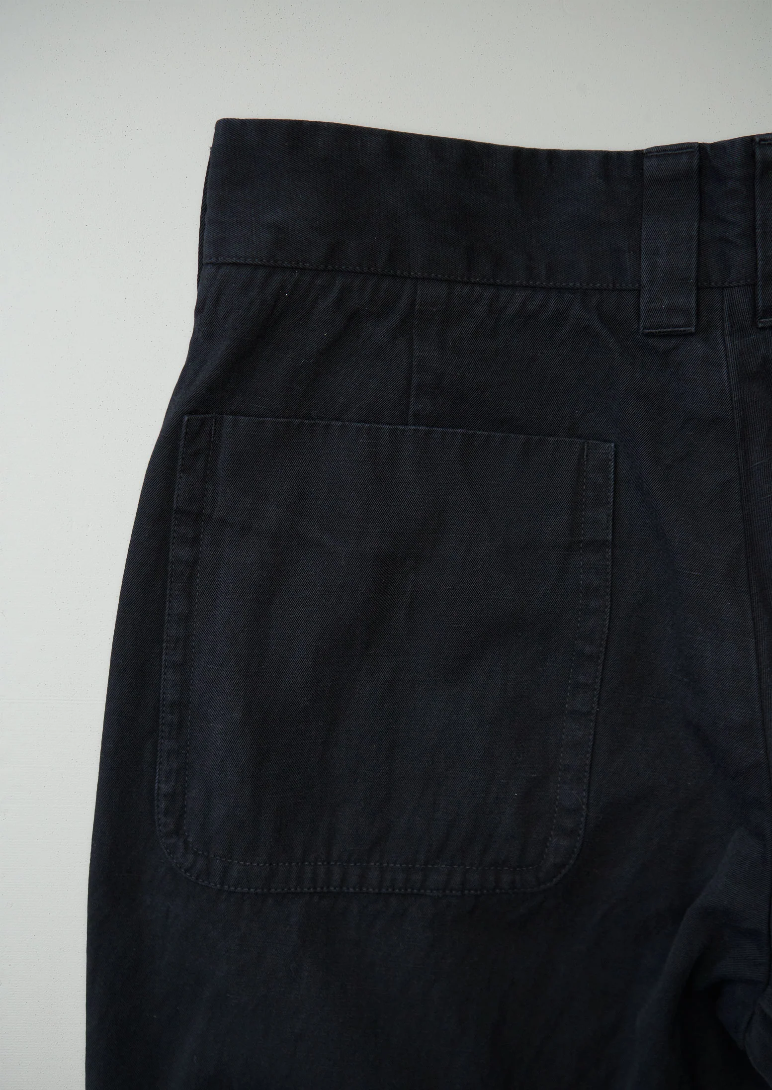 Reworn Mens Cotton Linen Pleat Trousers Size 32 (081) | Navy - Image 2